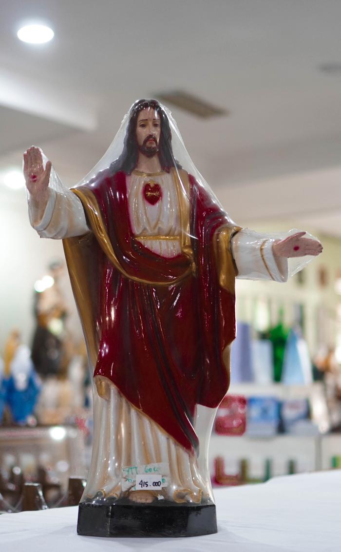 Gambar Patung Yesus ukuran 60cm - Merah dari PT Bina Media undefined Tokopedia