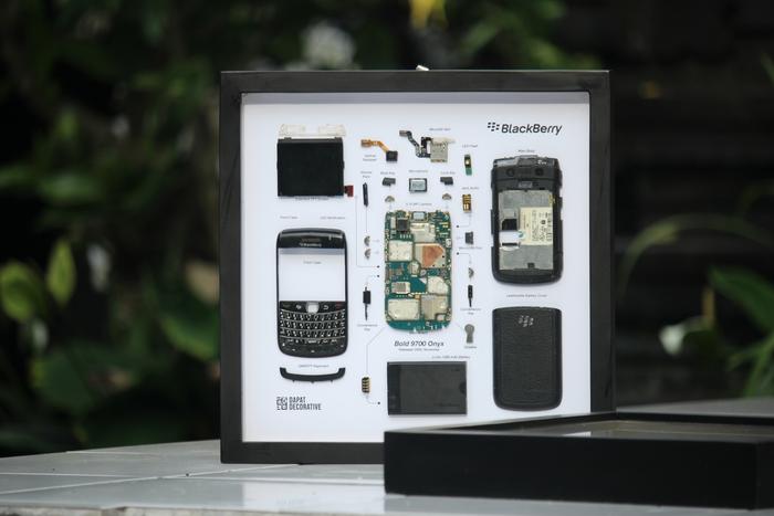Gambar Frame HP Blackberry 9700 Onyx Pajangan Dinding Grid Setup Minimalis dari Dapat Decorative undefined Tokopedia