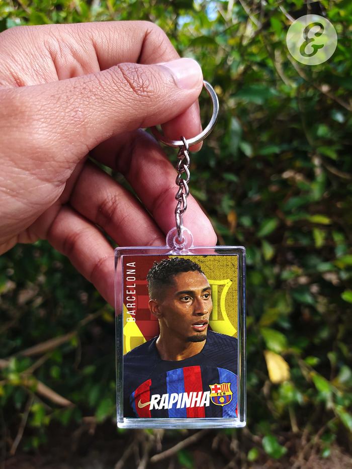 Gambar Gantungan Kunci Kotak Pemain Sepakbola - Barcelona CF - rapinha dari Win and True undefined Tokopedia