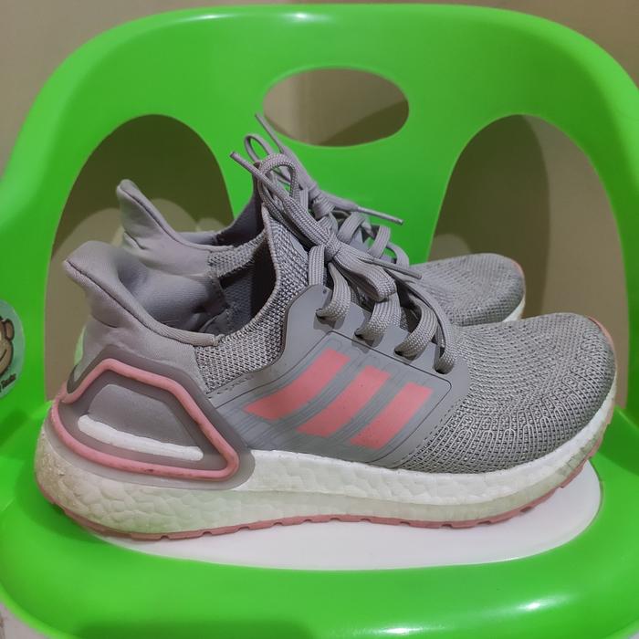 Jual Sepatu Ultraboost 20 Sneaker Olahraga Wanita Running Bekas made
