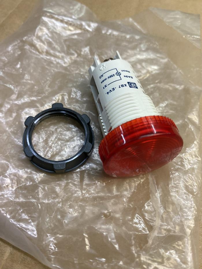 Gambar pilot lamp xb7 schneider 22mm lampu indikator - Merah dari Matahari electric_NEW undefined Tokopedia