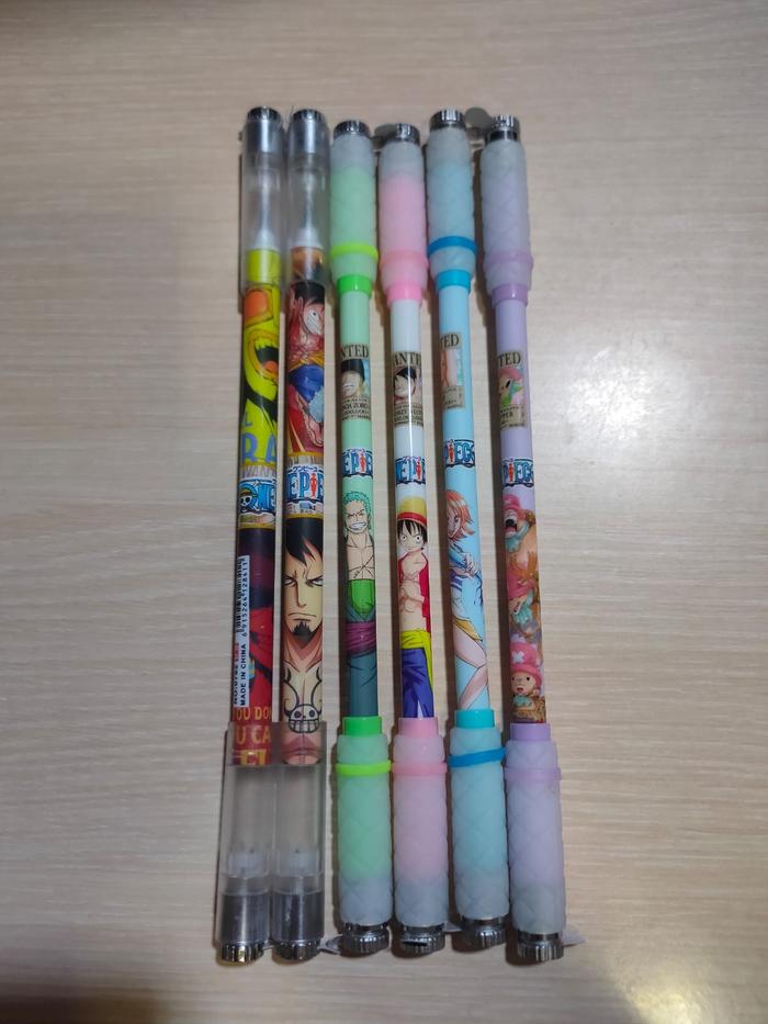 Gambar Pen Puter Spinner Toys/ Spinning Pen/ Pulpen Putar Spinner Anti Stress - LED OnePiece dari icel shop undefined Tokopedia