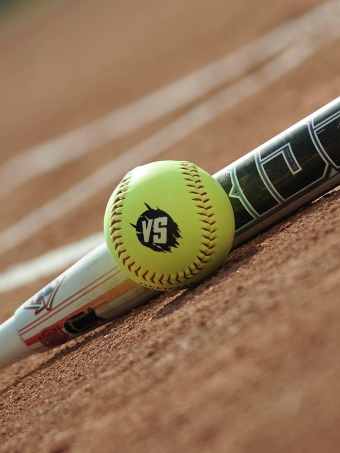 Gambar VS Athletics Softball Slowpitch Ball Softball Slow Pitch VSA dari VS Athletics undefined Tokopedia