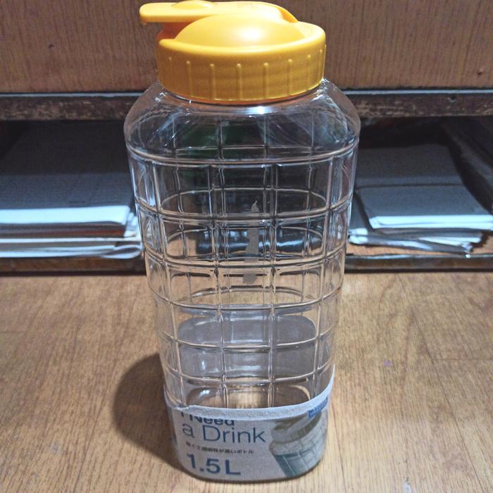 Gambar Lock & Lock Botol Air Minum Kulkas 1.5 Liter HAP 812 - Kuning dari Toko M.Ali undefined Tokopedia