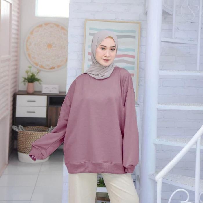 Gambar Baju Hangat Atasan Pakaian Musim Dingin Sweater Sweter Switer Outer Luaran Hitam Denim Pink Cream Polos Bahan Fleece Tebal Crewneck Oneck Long Sleeve Lengan Panjang XXL Basic Fashion Remaja Wanita Cewek Perempuan Dewasa Oversize Jumbo Korea Kekinian Murah - Nila Muda dari Antaya Fashion Shop undefined Tokopedia