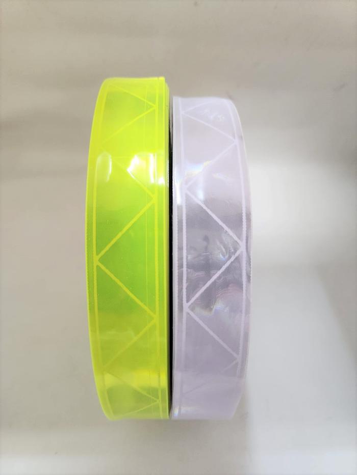 Gambar Pvc Scotlight Segitiga 2,5cm 25mm Pita Scotlite isi 50meter - stabilo dari Toko Joy Jakarta undefined Tokopedia