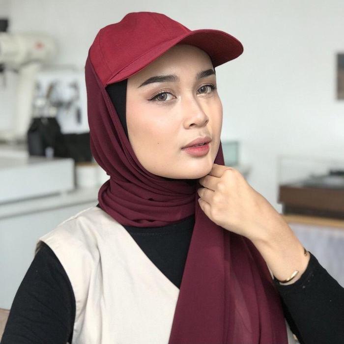 Gambar topi wanita hijab instan pashmina sporty olahraga - maroon dari Rahayu Quen undefined Tokopedia