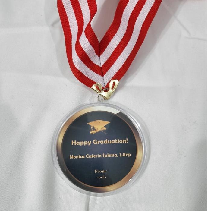 Gambar Medali / Mendali Wisuda Graduation dan Ulang Tahun free custom tulisan - Wisuda 2, Tanpa BoxMedali dari sulaiman trophy undefined Tokopedia