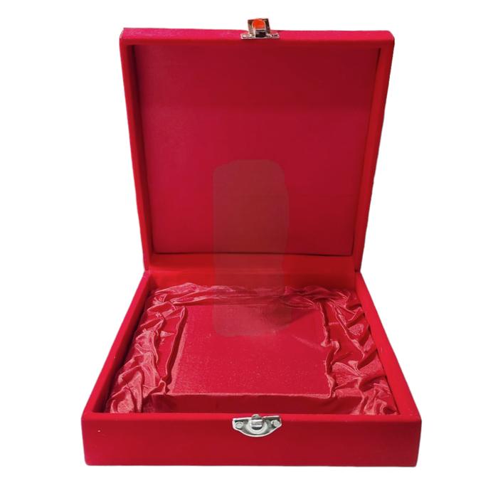 Gambar Box Plakat / Kotak Plakat Bahan Bludru - Merah dari Apien Sticker undefined Tokopedia