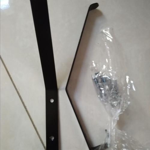 Gambar Rak Helm Besi / Gantungan Helm Dinding / Tempat Helm Gantung 2 susun - Hitam dari DecorAntik undefined Tokopedia