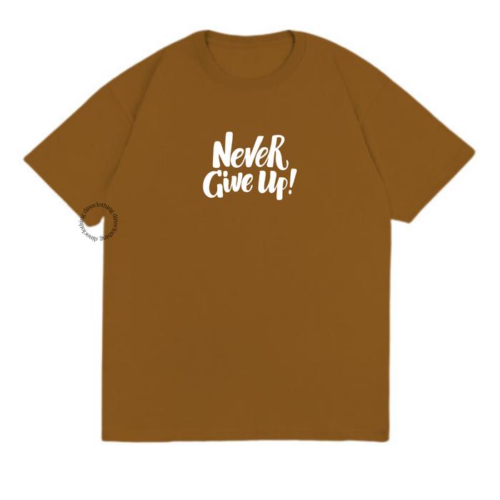Gambar DINO CLOTHING - KAOS NEVER KATUN COMBED PREMIUM UNISEX WANITA PRIA - CARAMEL, S dari This is Dino undefined Tokopedia