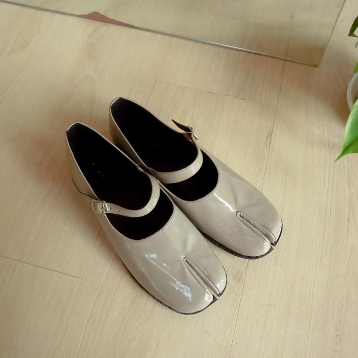 Gambar RIDEINC Female - Rei Tabi Flat Shoes - AshGreyLux dari RIDE.INC Store undefined Tokopedia