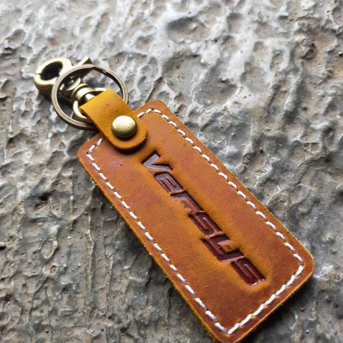 Gambar accecories motor gantungan kunci Kawasaki versys kulit sapi asli - coklat+snaphook dari amero leather craft undefined Tokopedia