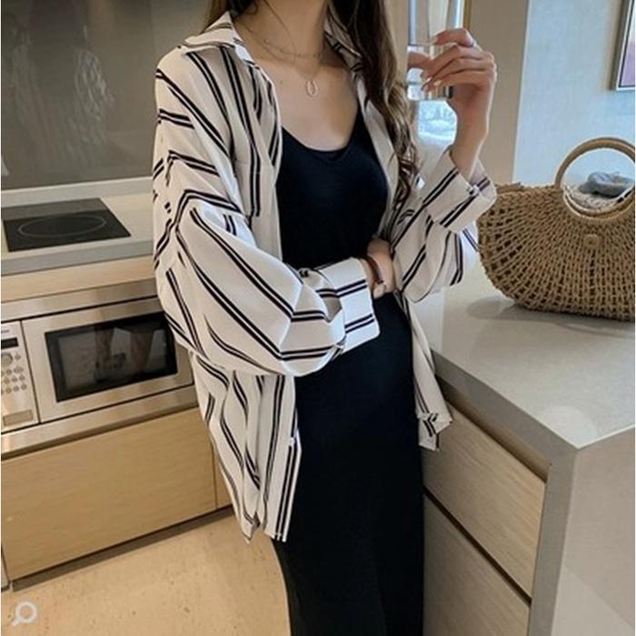Gambar 5216 EDILA Stripped Import Kemeja Salur Fashion Wanita Garis Korea PM - Bw dari Tyna Fashion Shop undefined Tokopedia