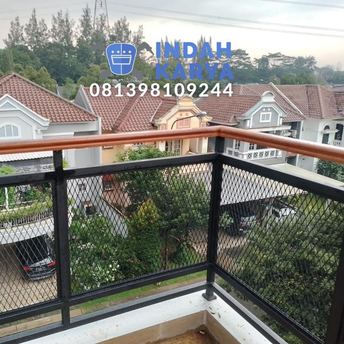 Gambar railing tangga expanda industrial pegangan kayu - handrail kayu dari Indah Karya Las undefined Tokopedia