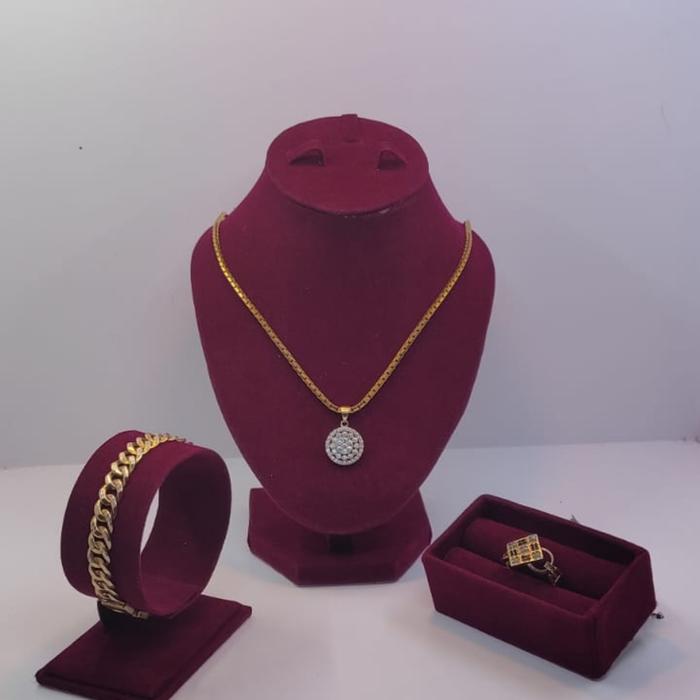 Gambar Satu Set Tempat Mahar perhiasan pernikahan ( Cincin, Gelang, & Kalung - merah maroon dari Box Display Grosir 88 undefined Tokopedia