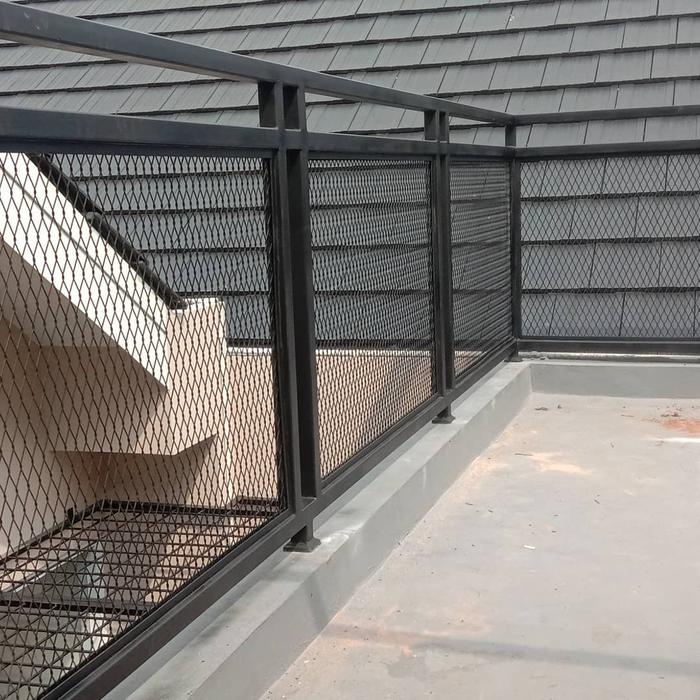 Gambar railing tangga expanda industrial pegangan kayu - handrail 4×4 dari Indah Karya Las undefined Tokopedia