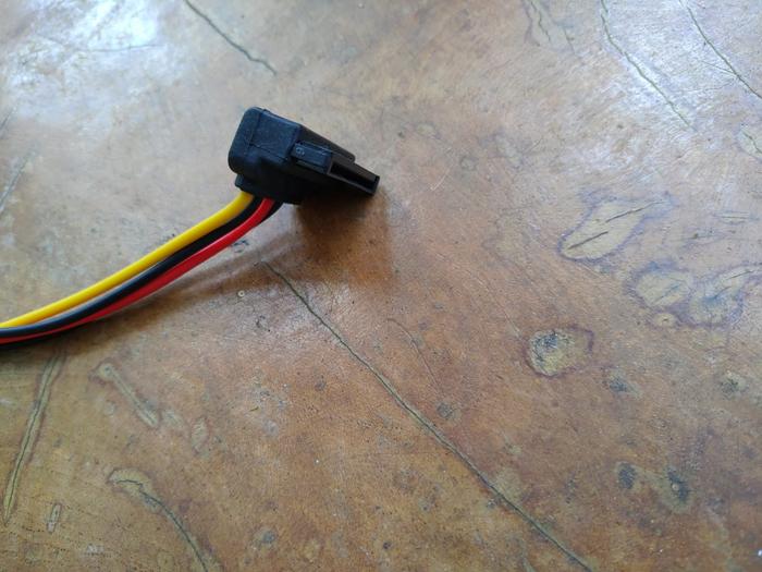 Gambar Kabel Power HDD SATA DVR NVR Hikvision Hilook - Soket Siku dari DigieCom undefined Tokopedia