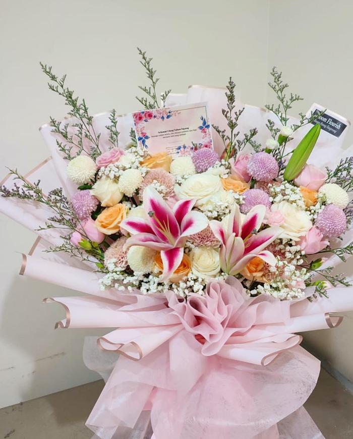 Gambar Valentines Day Bouquet Buket Bunga Segar Asli Mawar Lily Fresh Flowers dari DomonicFlorist undefined Tokopedia