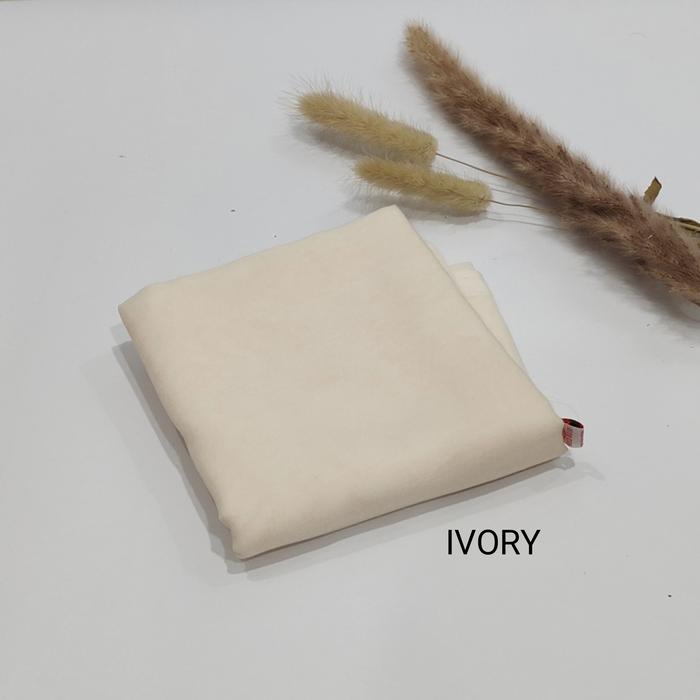 Gambar HIJAB SEGI 4 BAHAN KATUN PARIS / PARIS JADUL POLOS HIJAB HARIAN - ivory dari ASTRONOTE undefined Tokopedia
