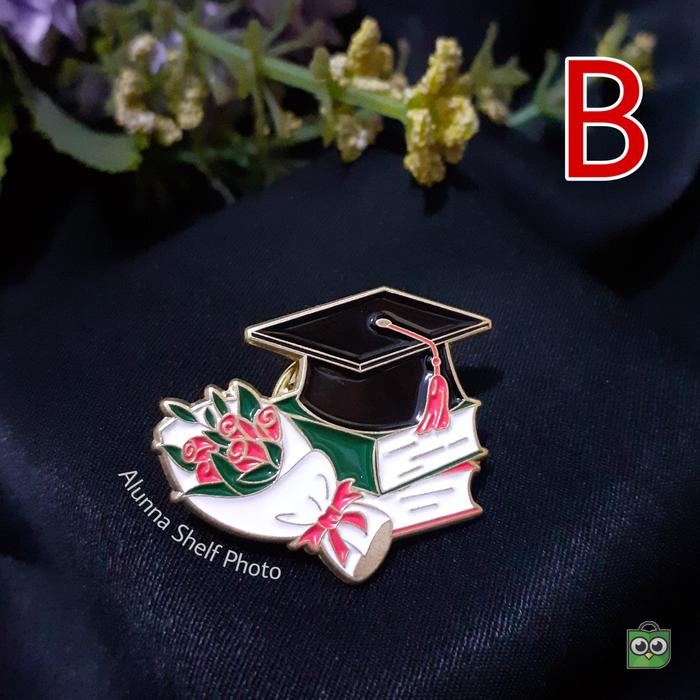 Gambar Pin Enamel Graduation Wisuda Kelulusan Graduate Bros Aksesoris - Tipe B dari Alunna Shelf undefined Tokopedia