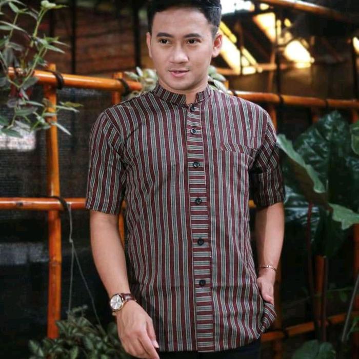 Gambar Baju Lurik Baju Adat tradisional Modern Kemeja Sorjan Kain ATBM - kombinasi, L dari laikhabatik undefined Tokopedia