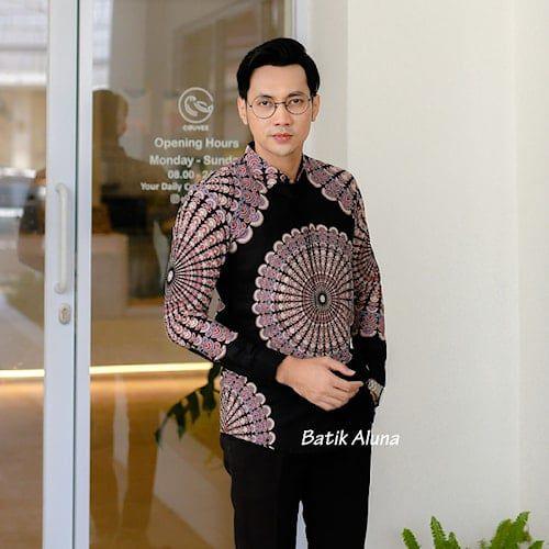 Gambar baju batik pria lengan panjang ALUNA SBA 004 Pres Badan - M dari batik_prabuseno_solo undefined Tokopedia