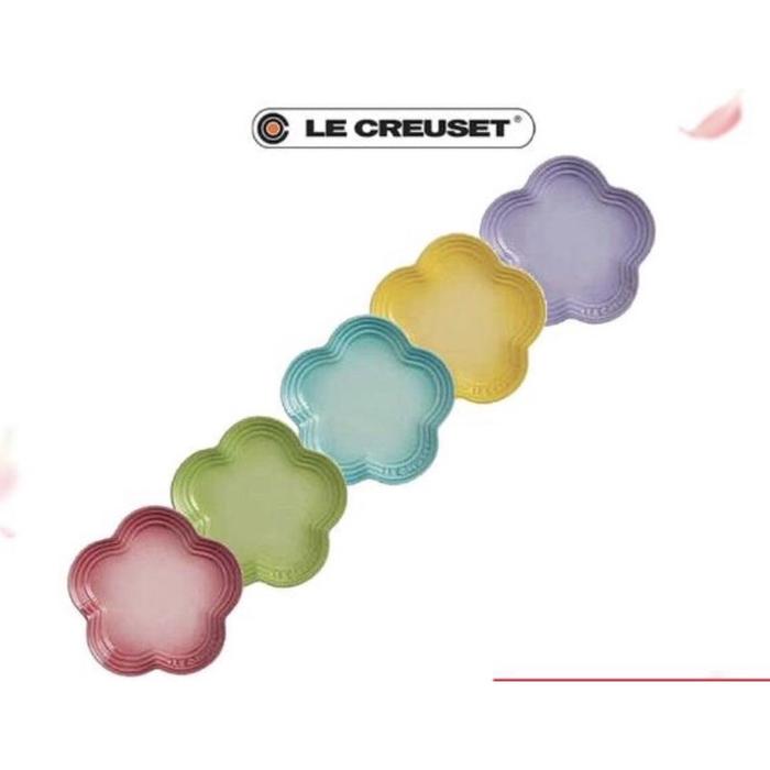 Gambar Le creuset original FLOWER PLATE 23cm (banyak warna) - LightRainbowSet dari Celiebox undefined Tokopedia