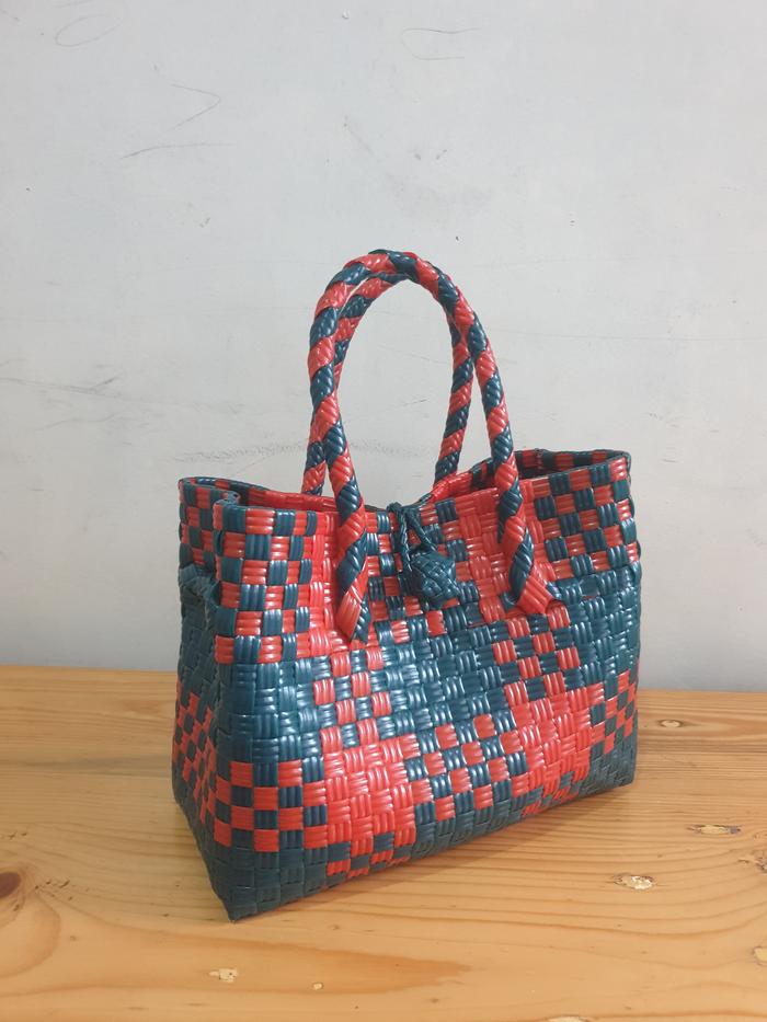 Gambar Jaly Petty Hijau Botol Maroon | Tas Anyaman Plastik size S - Variant 2 dari Beebeeonlineshop undefined Tokopedia