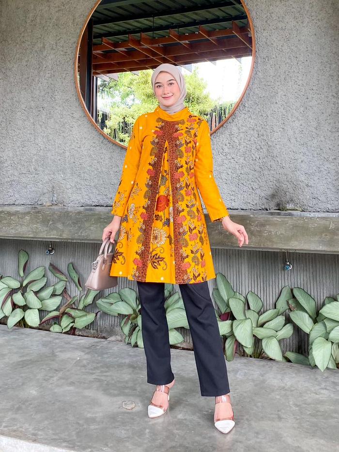Jual Tunik Batik Wanita Motif Bunga Cantik Pesona Lengan Panjang Exclusive  - Hitam, XL - Kota Pekalongan - Grosir Batik Abu Nawas | Tokopedia