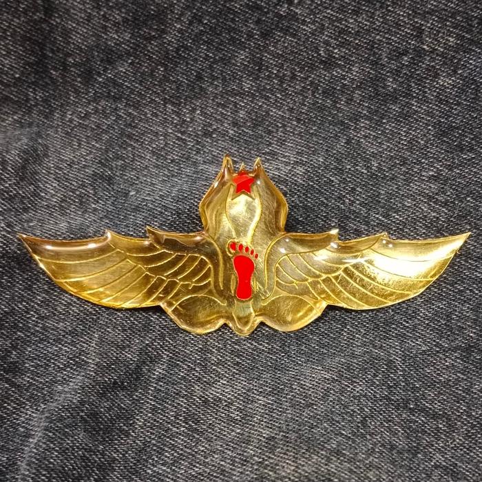 Gambar Pin Wing Tapak Merah & Tapak Hitam Pramuka Kuningan Berkualitas - Tapak Merah dari Maashopp. undefined Tokopedia
