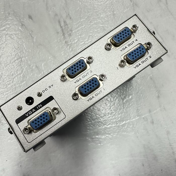 Gambar Bafo VGA Splitter 2 port 4 port for big screen LCD TV and projector - 4 port dari Click & Go Tokopedia undefined Tokopedia