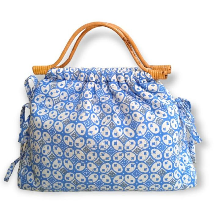 Gambar Ande Lumut - Tas Wanita Batik Handle Gagang Rotan / Tas Viral Wanita - Biru dari Ande Lumut Batik Souvenir undefined Tokopedia
