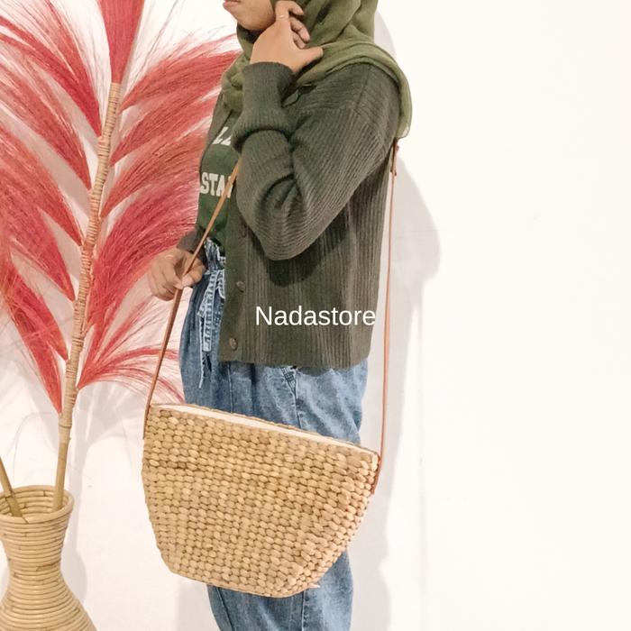 Gambar Tas Anyaman Enceng gondok model Slempang variasi Tali kulit dan inner sakuya  bag - A4 dari NADASTORE HANDMADE undefined Tokopedia
