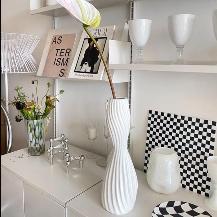 Gambar Vas Keramik Dekorasi Aesthetic - Vas Bunga Nordic - ALUR-BOTOL dari Luxehomes.Indonesia undefined Tokopedia