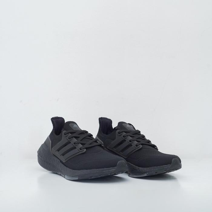 Jual Adidas Ultraboost 2021 Shoes Triple Black - 44 - Kota Administrasi  Jakarta Selatan - Wearyupsneakers | Tokopedia