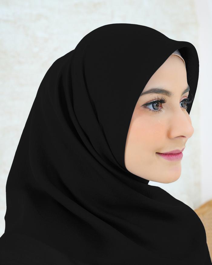 Gambar SEGIEMPAT BELLA SQUARE NECI SUPER RAPIH - NCI-HITAM dari Lungguh Hijab undefined Tokopedia