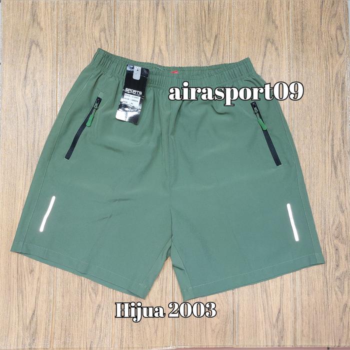 Gambar celana pendek olahraga gym running futsal micro parasut premium - green, M dari Airasport9 undefined Tokopedia