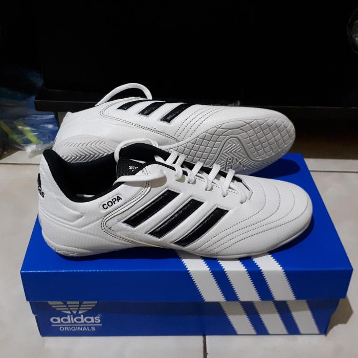 Gambar SEPATU FUTSAL ADIDAS COPA PUTIH LIS HITAM - Putih, 43 dari kios sepatu 12 undefined Tokopedia