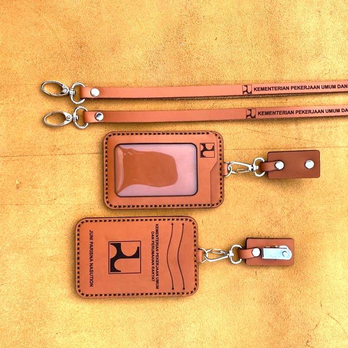 Gambar Nametage Holder Kulit Custom Lanyard ID card Kulit Asli/Case ID Card - Tan dari LeatherZCraft undefined Tokopedia
