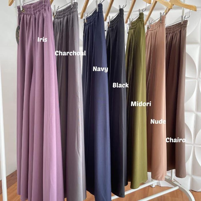 Oyoqlari bilan qizlarning fotosuratlari tarqaldi Yosh rus qoramagizlari ishtirokidagi porno