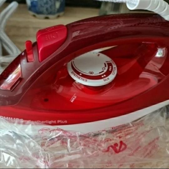 Gambar Philips GC2145/25 EasySpeed Plus Steam Iron (SETRIKA UAP) - Merah gc1424 dari Innesh_Store Collection undefined Tokopedia