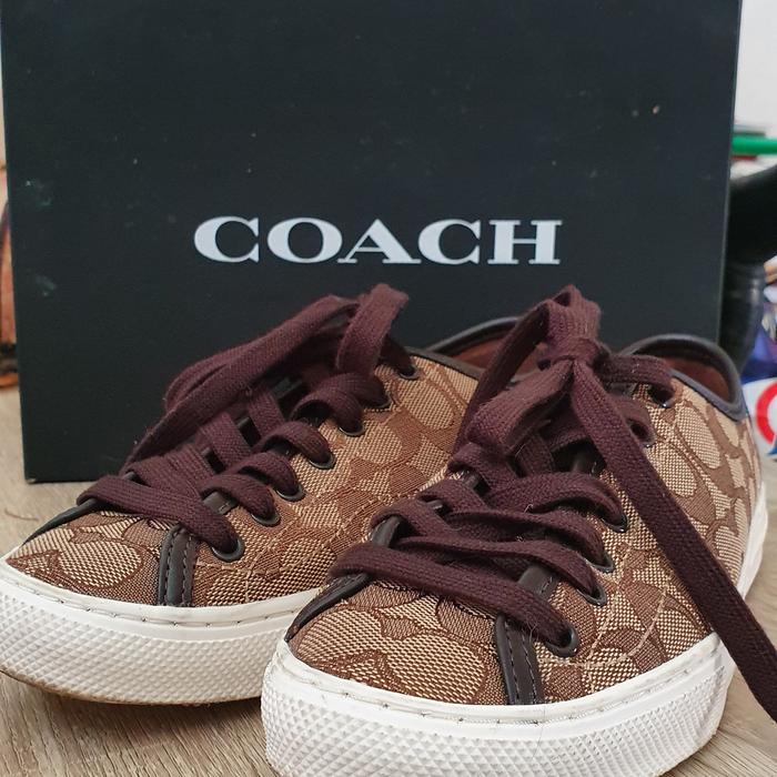 Gambar sepatu coach authentic asli dari wiwin p undefined Tokopedia