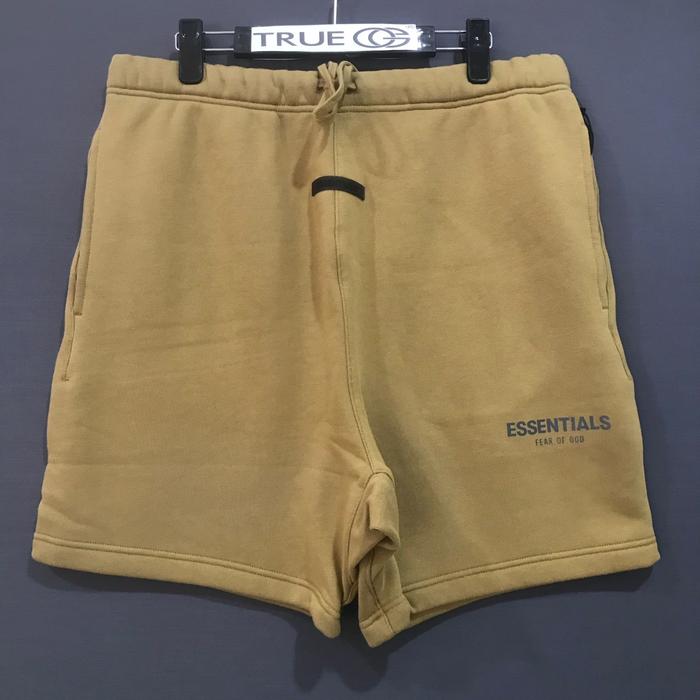 Gambar Fear Of God Essentials FW21 Sweat Short 100% Original - Amber, S dari True OG Kicks undefined Tokopedia