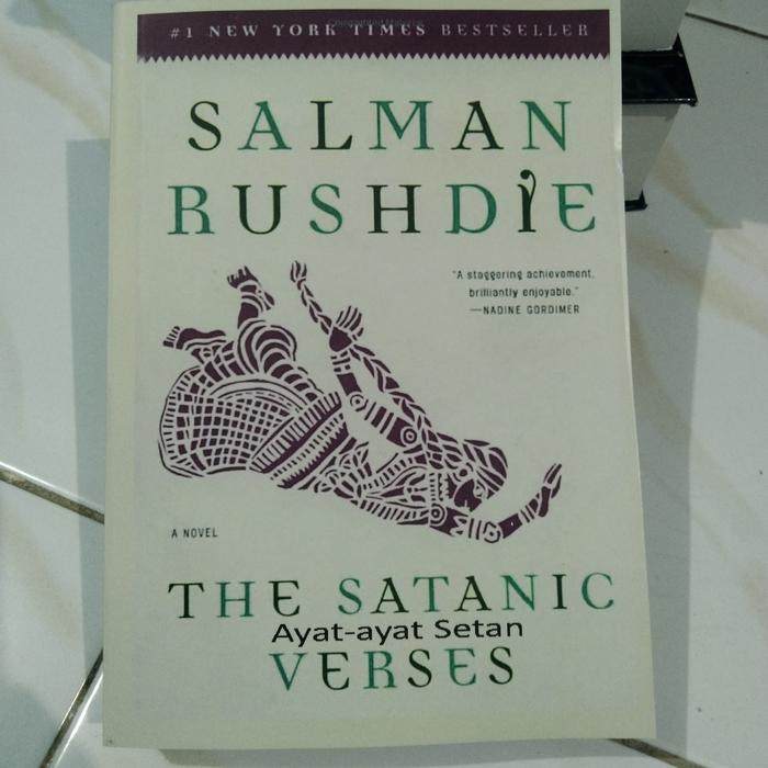 Gambar The Satanic Verses ayat-ayat setan by Salman Rushdie dari udangbookstore99 undefined Tokopedia