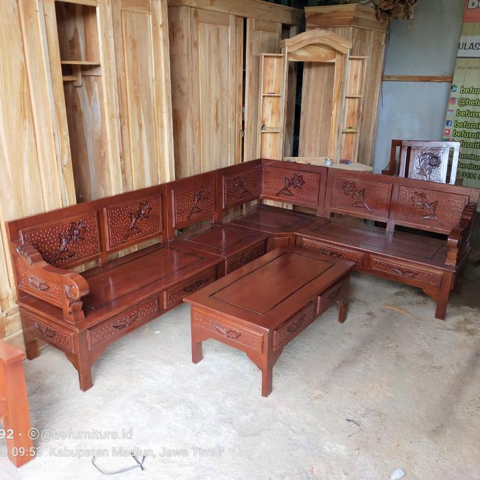 Gambar kursi tamu sudut kayu mahoni / set kursi ruang tamu sudut kayu murah dari Befurnitureid undefined Tokopedia