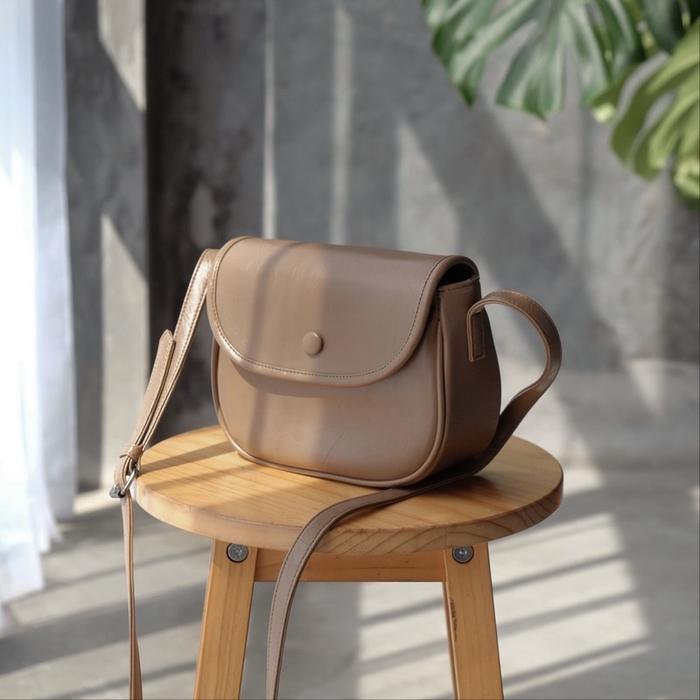 Gambar Tas Selempang Naoki Sling Bag - TGIF Project - Cappucino dari OK SALIS undefined Tokopedia