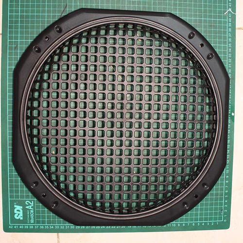 Gambar TUTUP GRILL SPEAKER MOTIF KOTAK UKURAN 15 INCH dari BKT Elektronik undefined Tokopedia