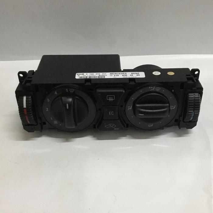ベンツW210 ACヒーター コントロールパネル 210 830 22 85 ベンツW210 ACヒーター コントロールパネル 210 830 22 85