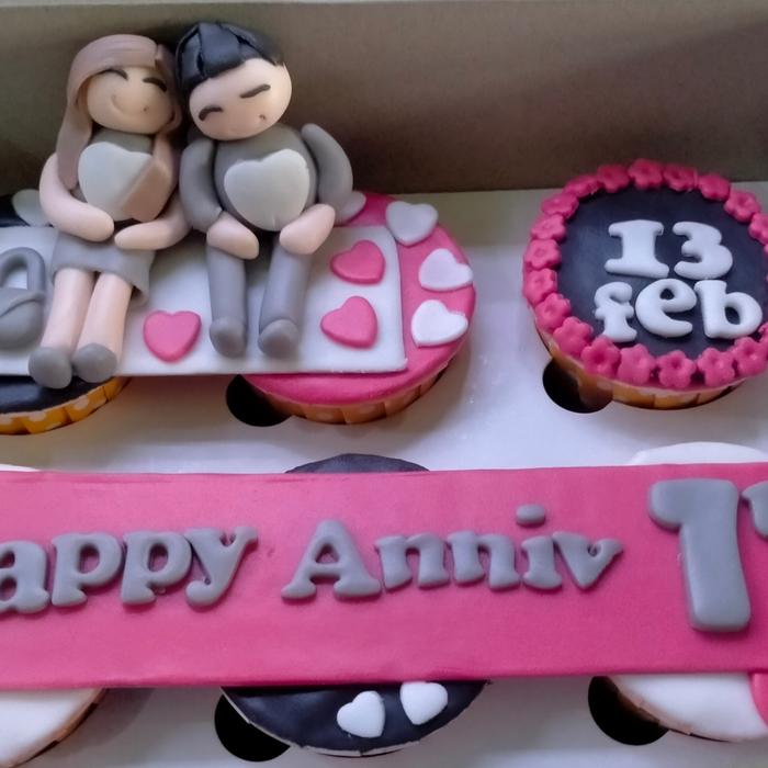 Gambar cup cake anniversary custom dari chars cake shop undefined Tokopedia